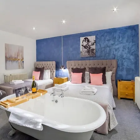 Converted Luxury Stables 公寓