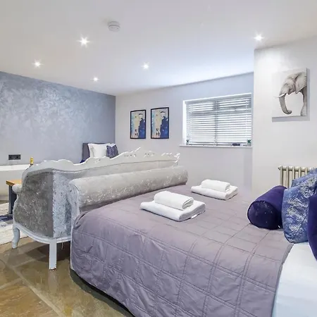 公寓 Converted Luxury Stables